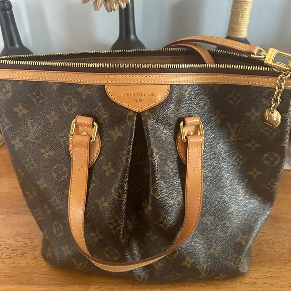 Gently used authentic Louis Vuitton handbag - Picture 3 of 7